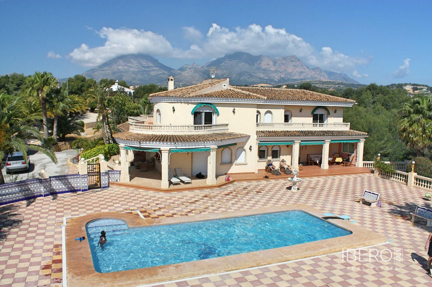 Prodej domu 1 000 m² s pozemkem 16 000 m²