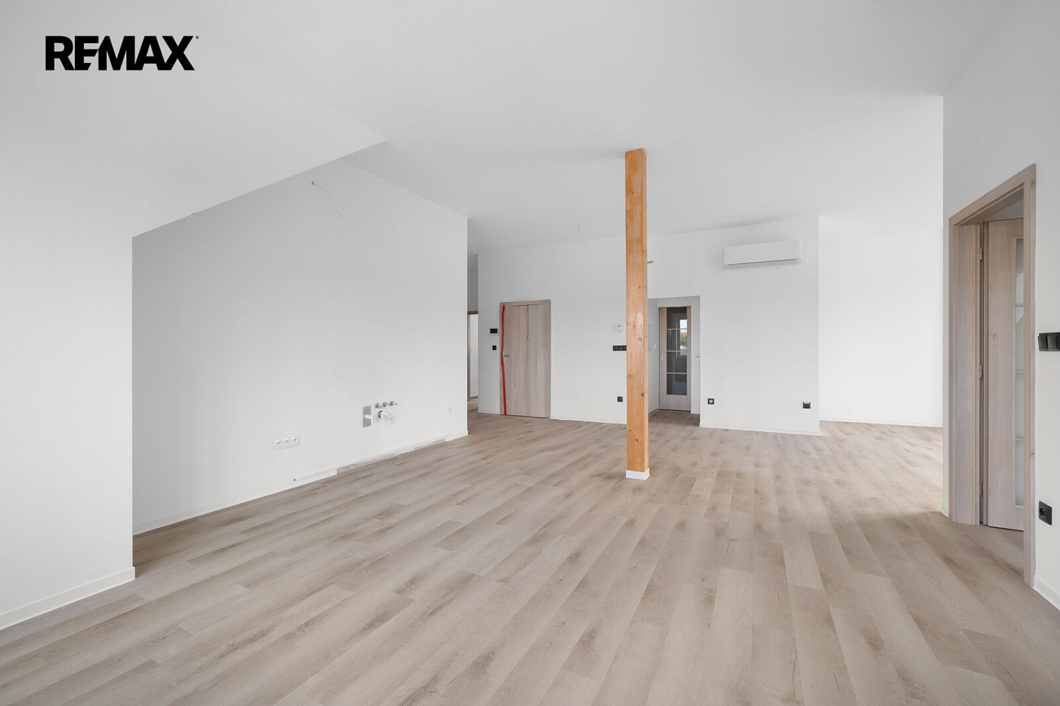 Pronájem bytu 4+kk 115 m² – fotografie 4