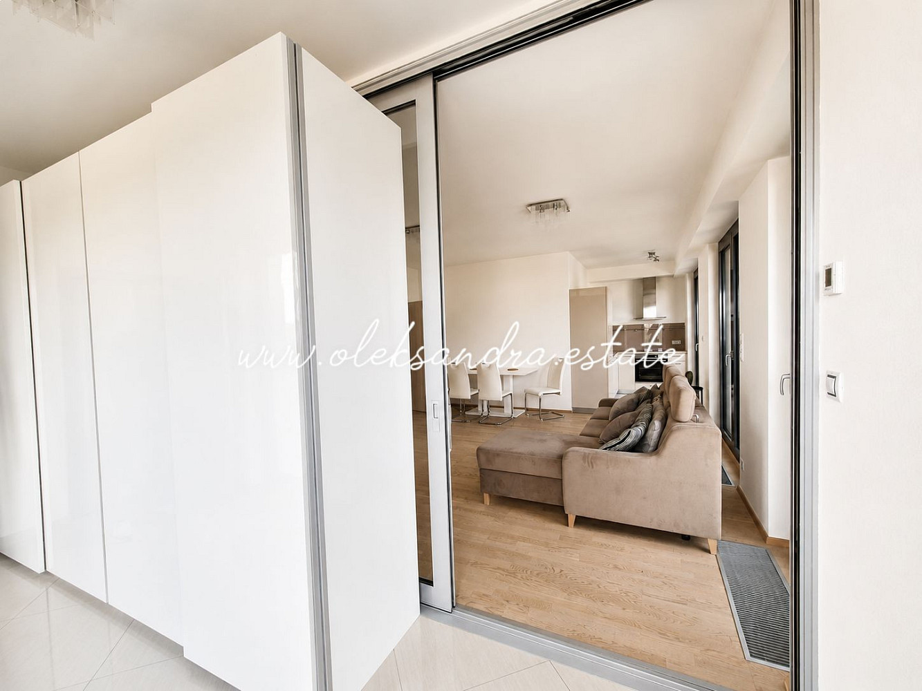 Pronájem bytu 2+kk 61 m² – pohled 3