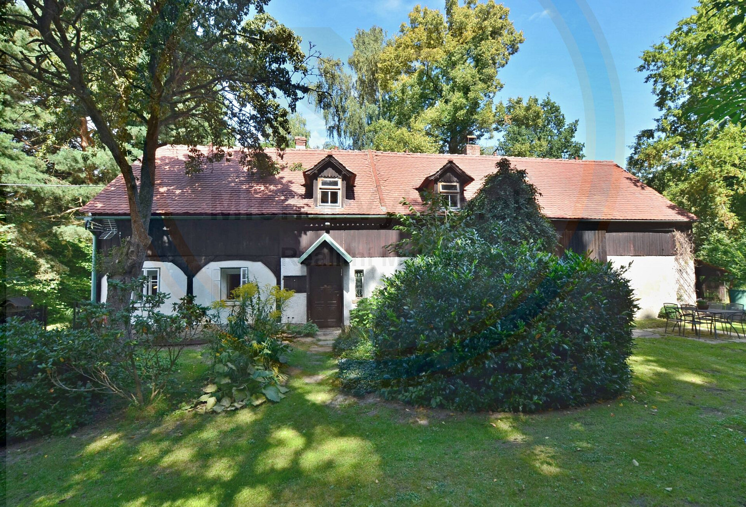 Къща, 195 m², парцел 1932 m²