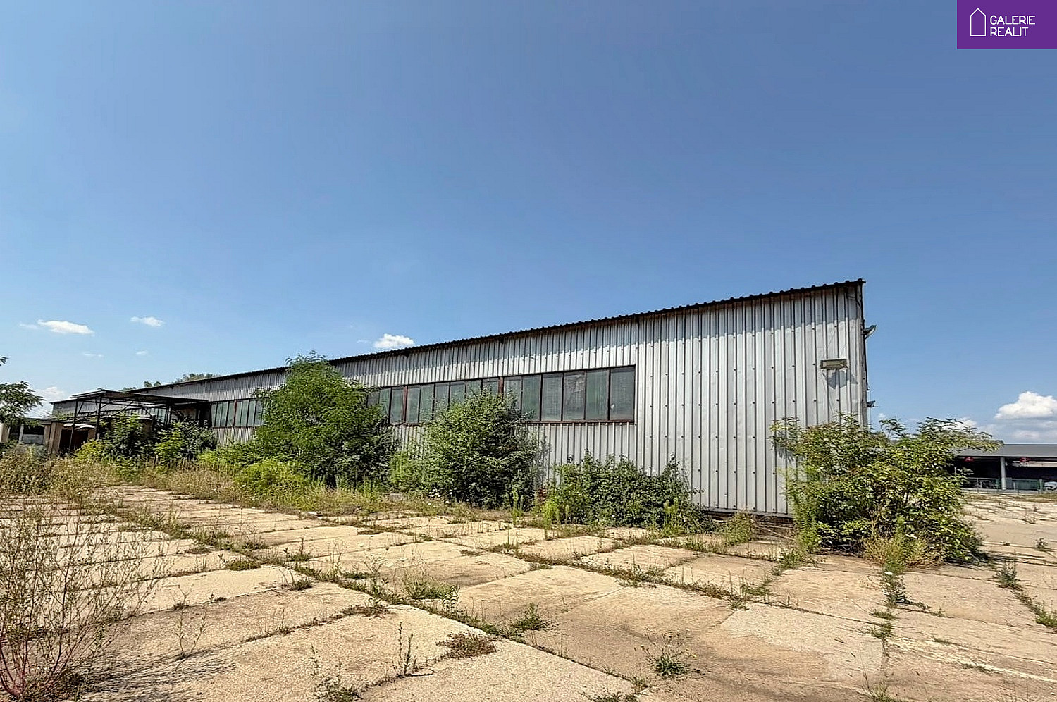 Pronájem skladovacích prostor 15 300 m²