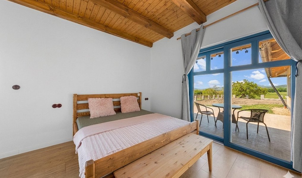 Prodej domu 182 m² s pozemkem 1 107 m², Trnovany – náhled fotky 10