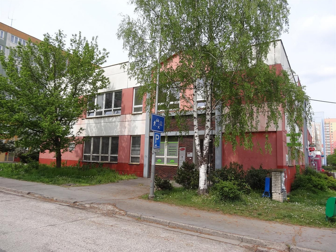Pronájem obchodních prostor 100 m² – fotografie 2