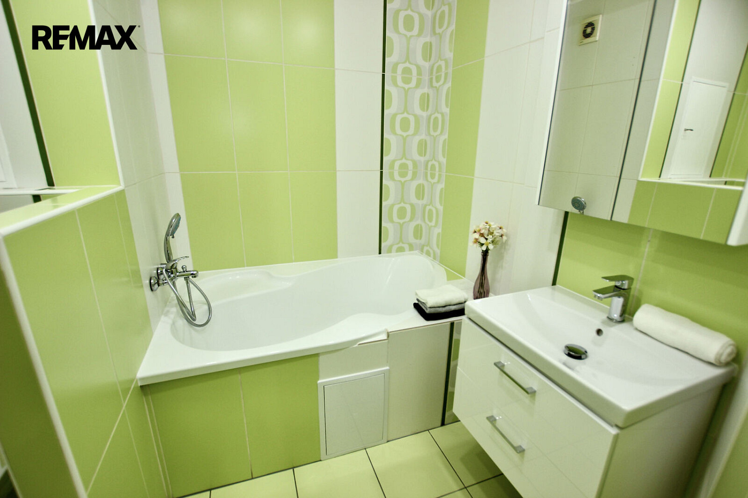 Pronájem bytu 3+kk 64 m² – fotografie 2