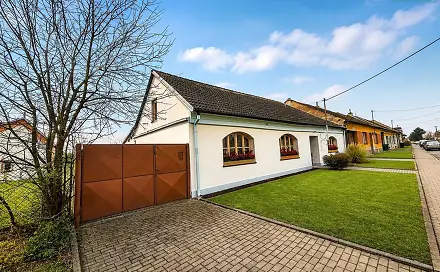 Prodej domu 250 m² s pozemkem 721 m², Hevlín, okres Znojmo