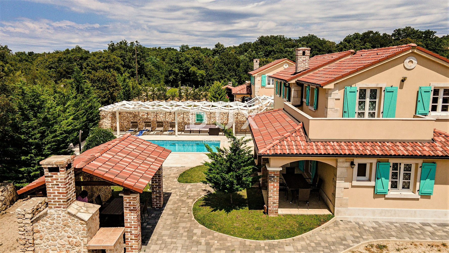 Prodej domu 205 m² s pozemkem 1 065 m²