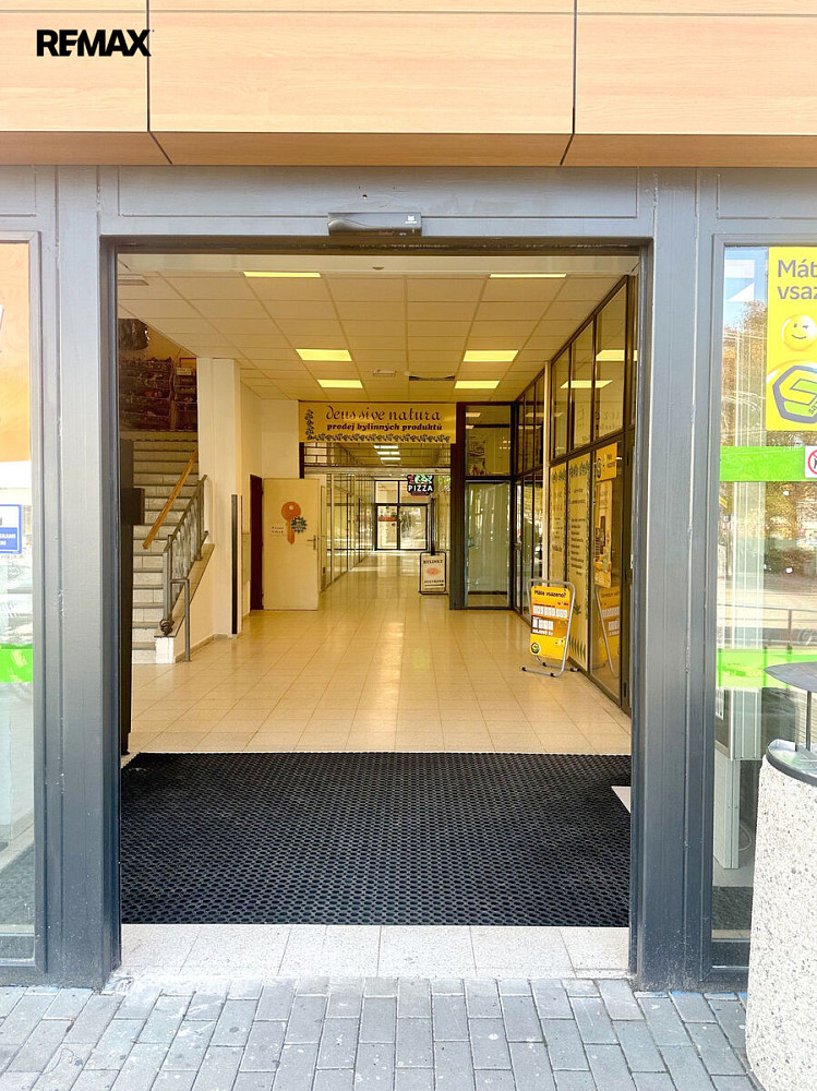Pronájem obchodních prostor 470 m² – fotografie 2