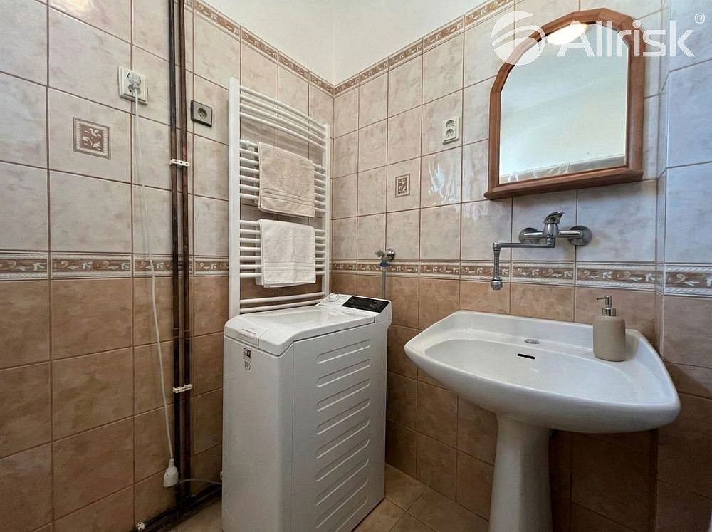 Prodej domu 345 m² s pozemkem 713 m² - Widok 6