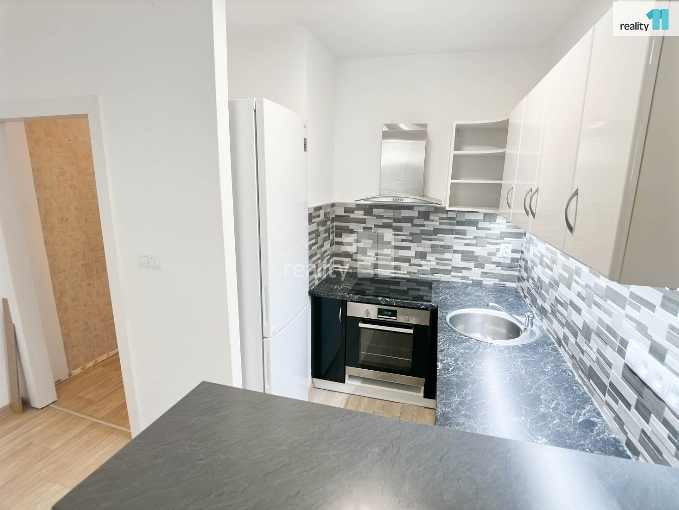 Pronájem bytu 2+kk 38 m² – fotografie 4