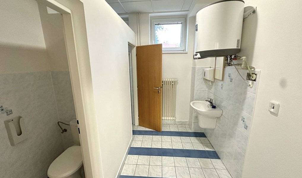Pronájem kanceláře 78 m², Vsetín – náhled fotky 5