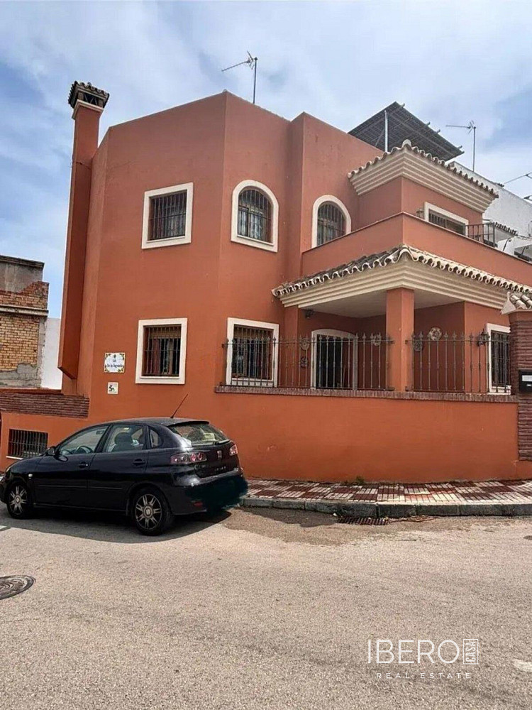 Prodej domu 240 m² s pozemkem 240 m²