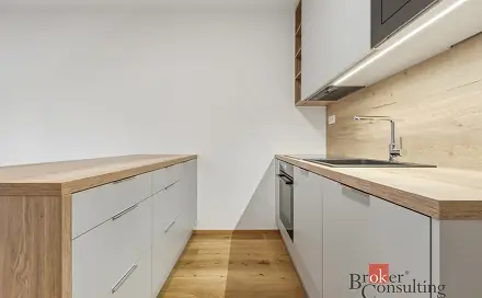 Pronájem bytu 1+kk 29 m², Mandysova, Hradec Králové - Nový Hradec Králové