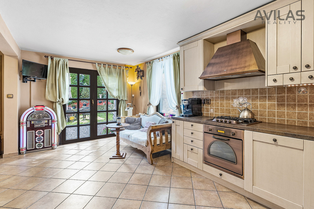 Prodej domu 300 m² s pozemkem 486 m² – fotografie 2