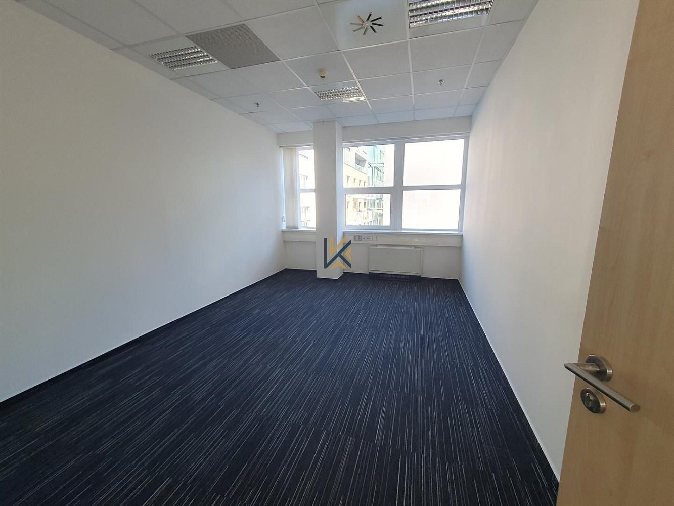 Pronájem kanceláře 576 m² – fotografie 5