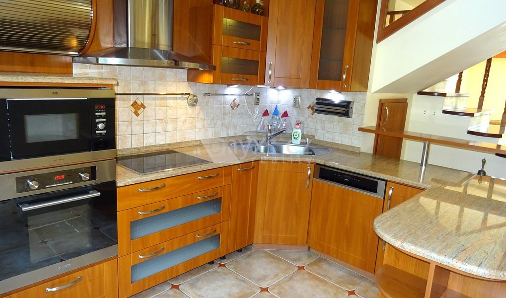 Prodej domu 212 m² s pozemkem 471 m², Jeneč – náhled fotky 6