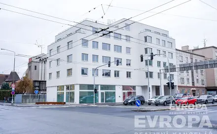 Pronájem bytu 2+1 44 m², Gočárova třída, Hradec Králové