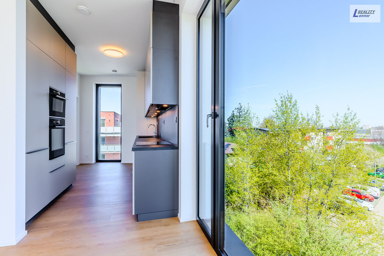 Pronájem bytu 2+kk 75 m² – fotografie 2