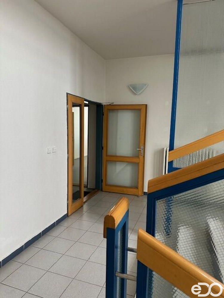 Pronájem kanceláře 360 m² – fotografie 4