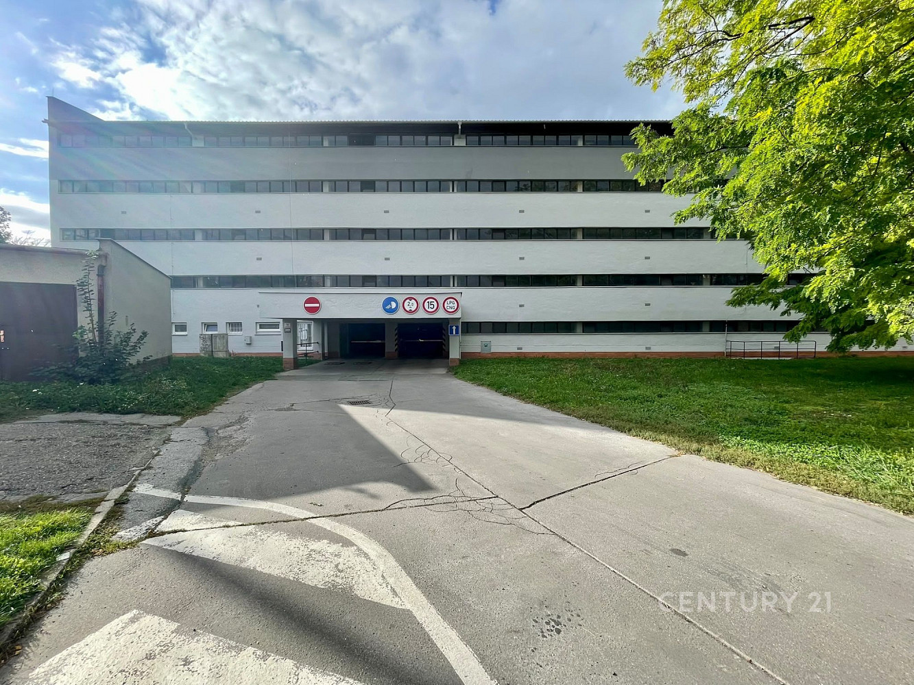 Prodej parkovacího stání na ulici Voroněžská 3099/1a