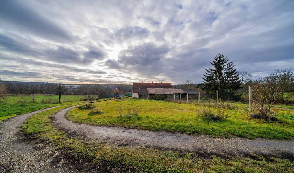 Prodej stavebního pozemku 838 m², Slaný – náhled fotky 2