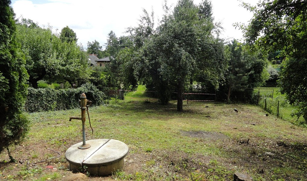 Prodej stavebního pozemku 898 m², Krhanice – náhled fotky 2