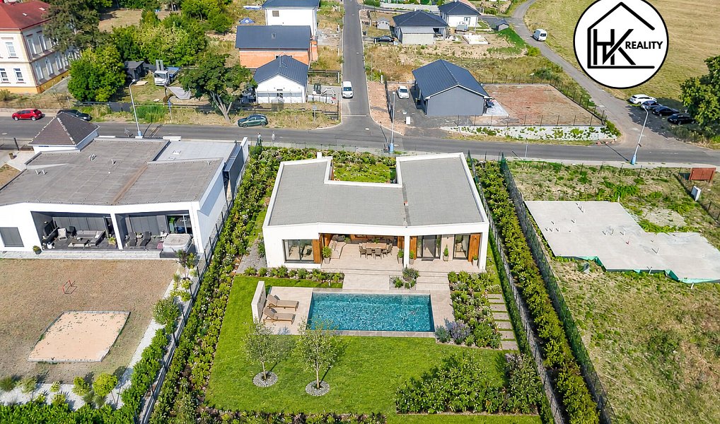 Prodej domu 268 m² s pozemkem 1 122 m², Dubí – náhled fotky 2