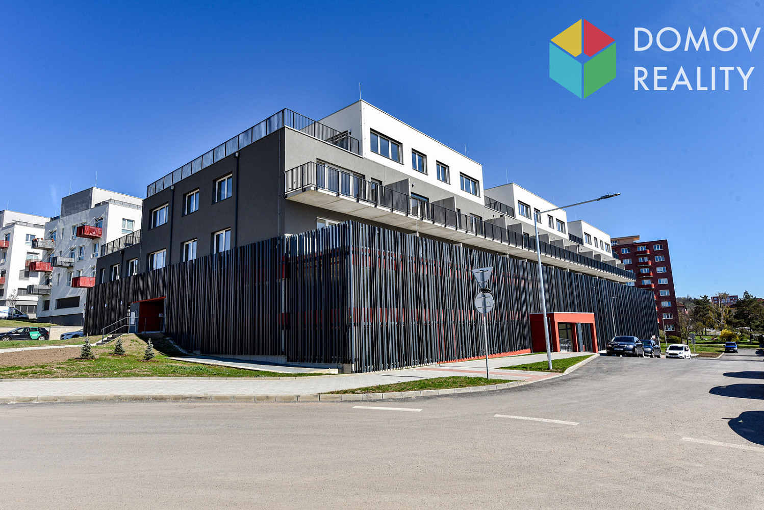 Parkovací místo ve společné garáži bytového domu, beroun — photo 2