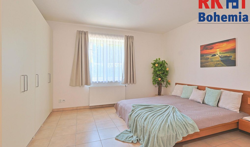 Prodej domu 266 m² s pozemkem 1 426 m², Šestajovice – náhled fotky 25