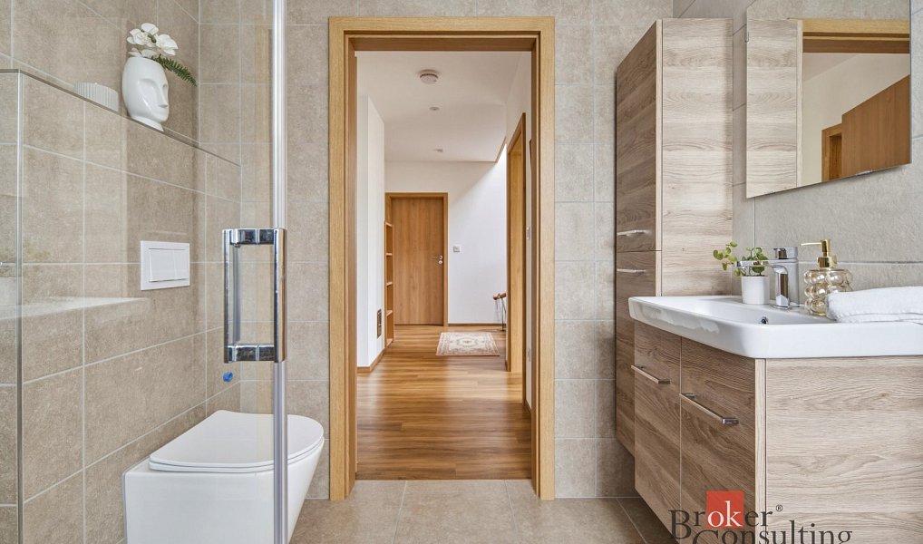 Prodej domu 194 m² s pozemkem 866 m², Litošice – náhled fotky 14