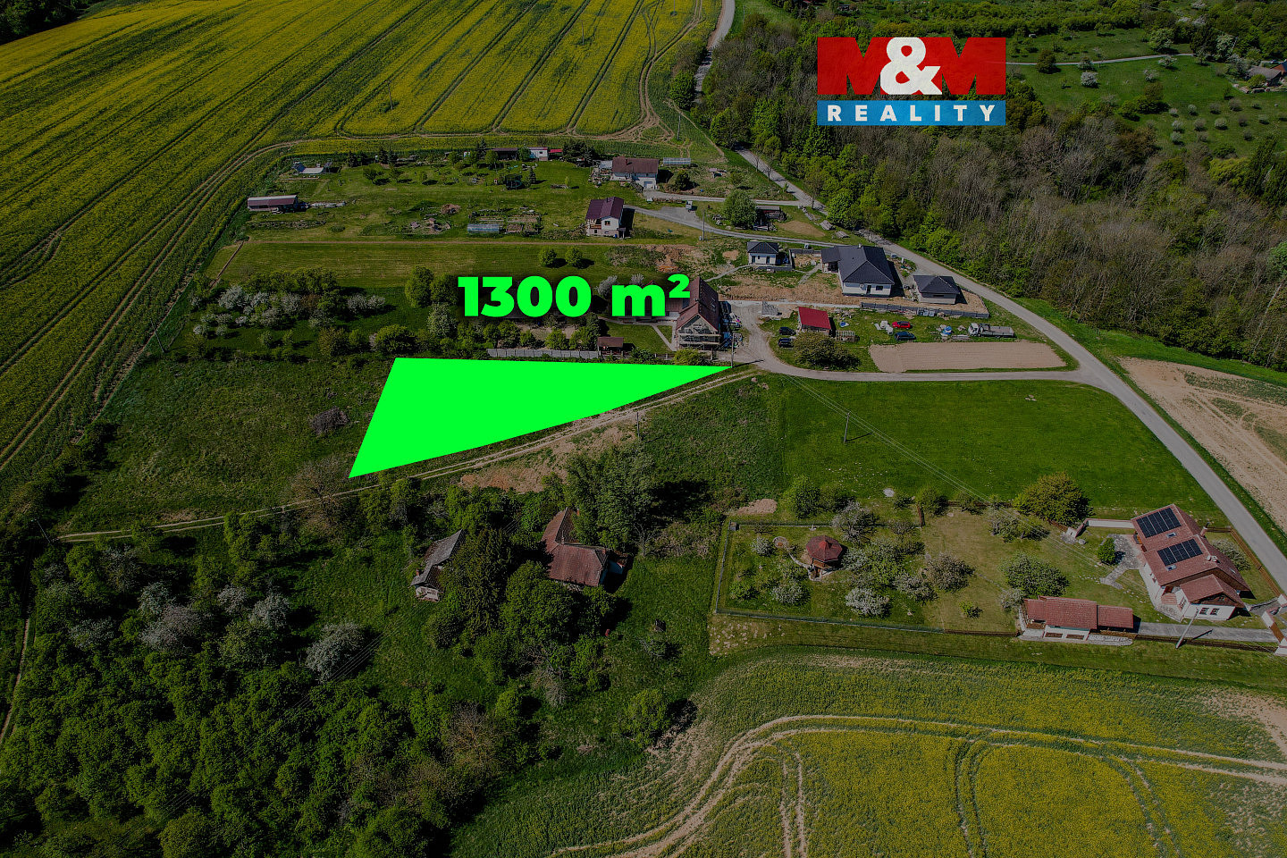 Prodej stavebního pozemku 1 300 m²