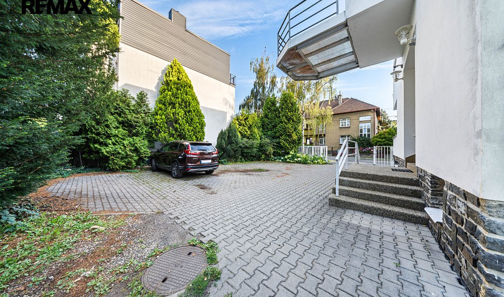 Prodej domu 361 m² s pozemkem 1 042 m², Kolín – náhled fotky 3