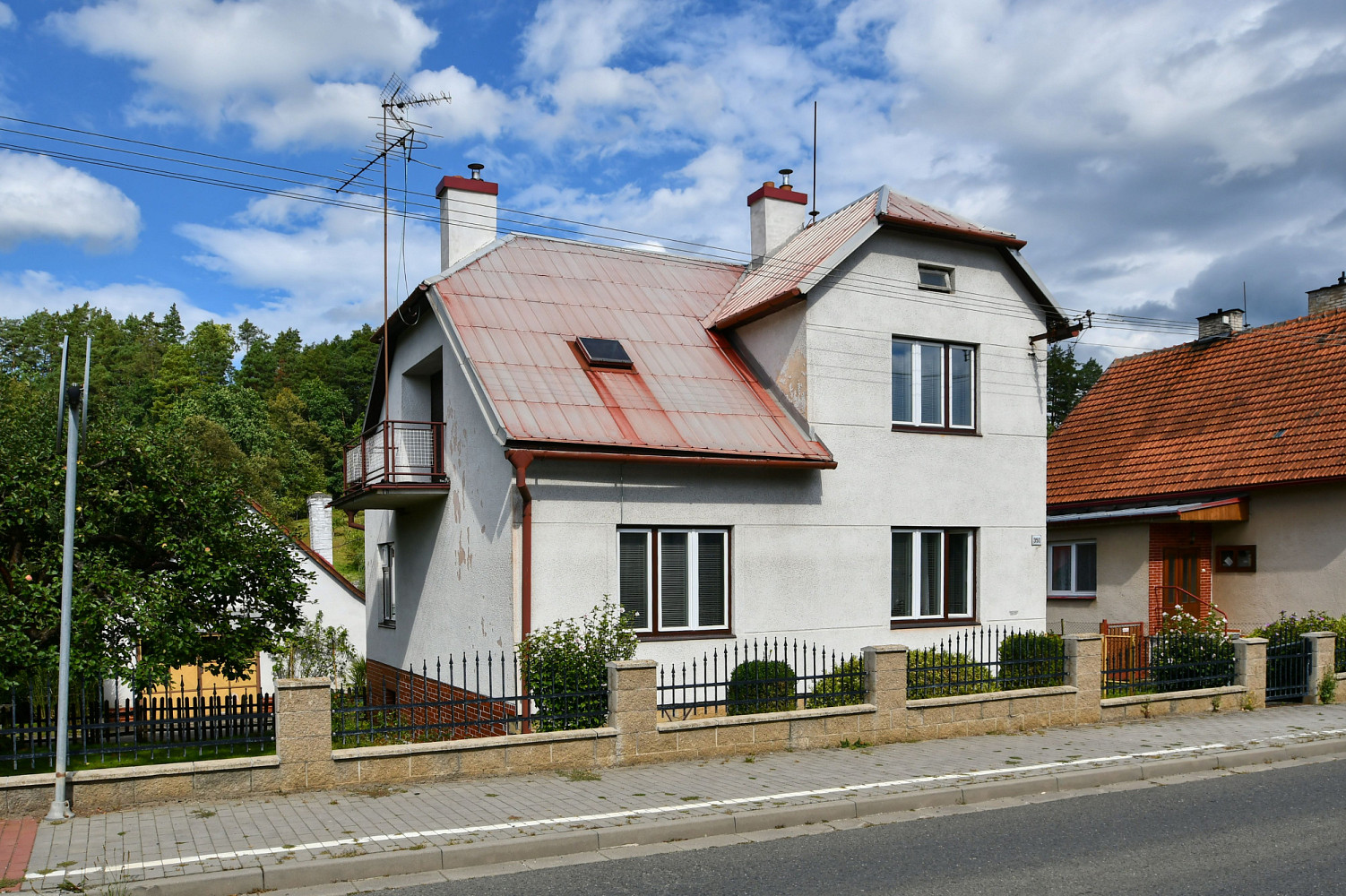Prodej domu 190 m² s pozemkem 1 222 m²
