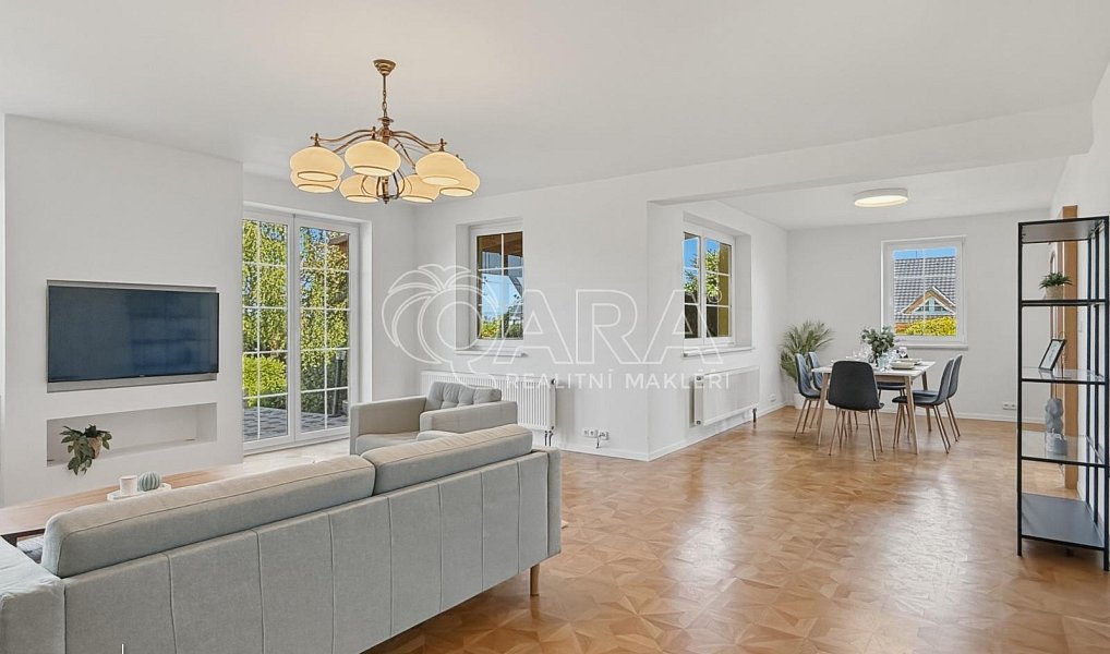 Prodej domu 257 m² s pozemkem 1 415 m², Sulice – náhled fotky 2