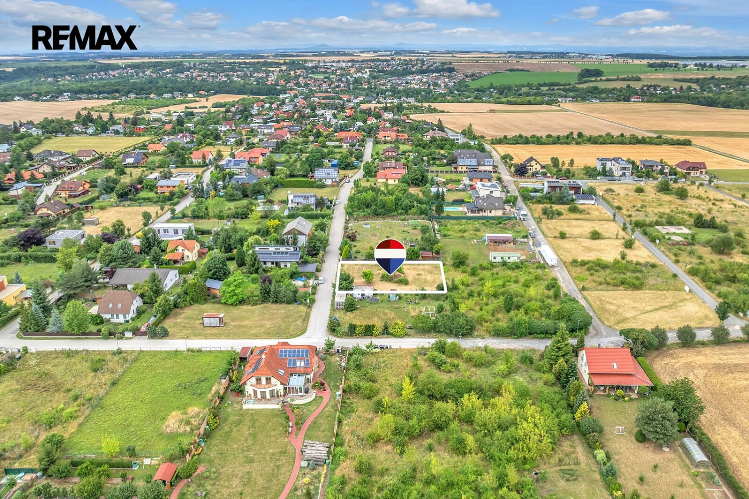 Prodej stavebního pozemku 970 m² – fotografie 2