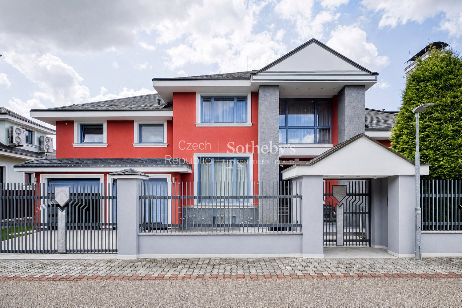 Prodej domu 645 m² s pozemkem 760 m²