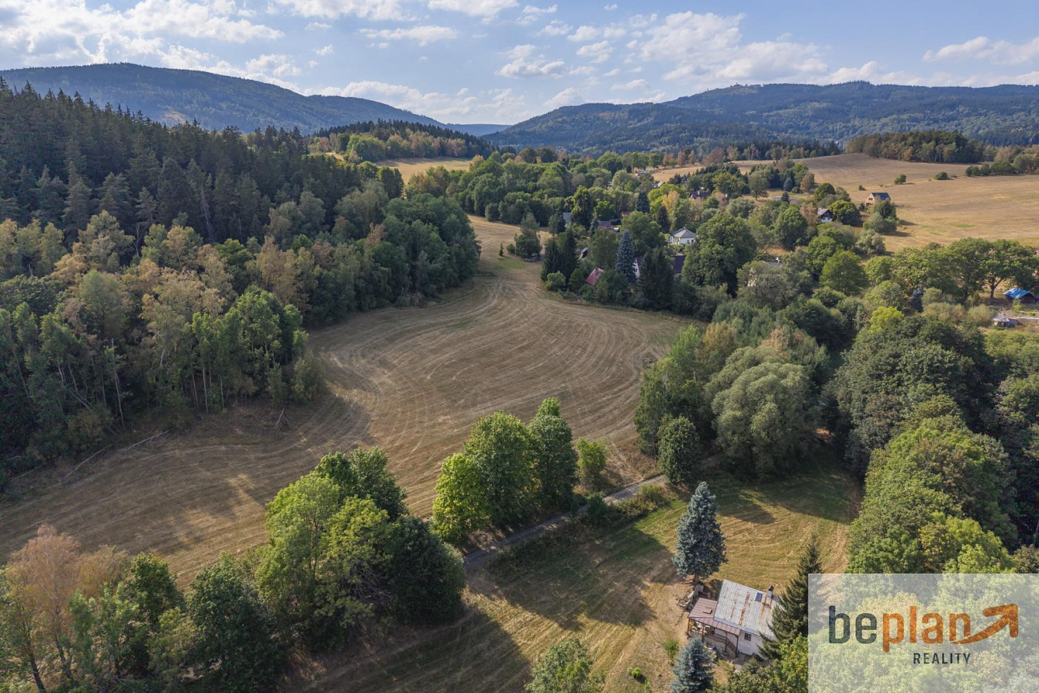 Prodej stavebního pozemku 1 080 m² – fotografie 2