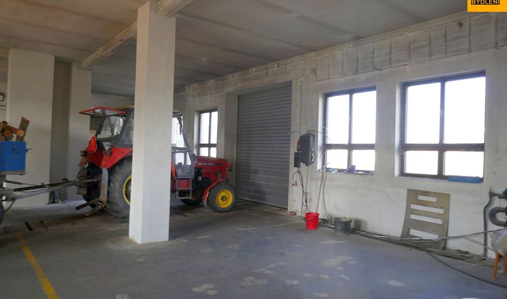Prodej výrobních prostor 3 963 m², Moravec – náhled fotky 10