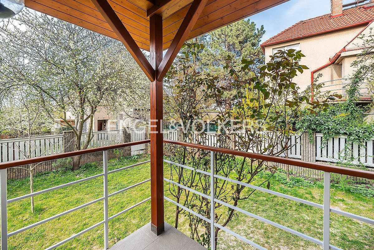 Pronájem domu 214 m² s pozemkem 292 m² — photo 2