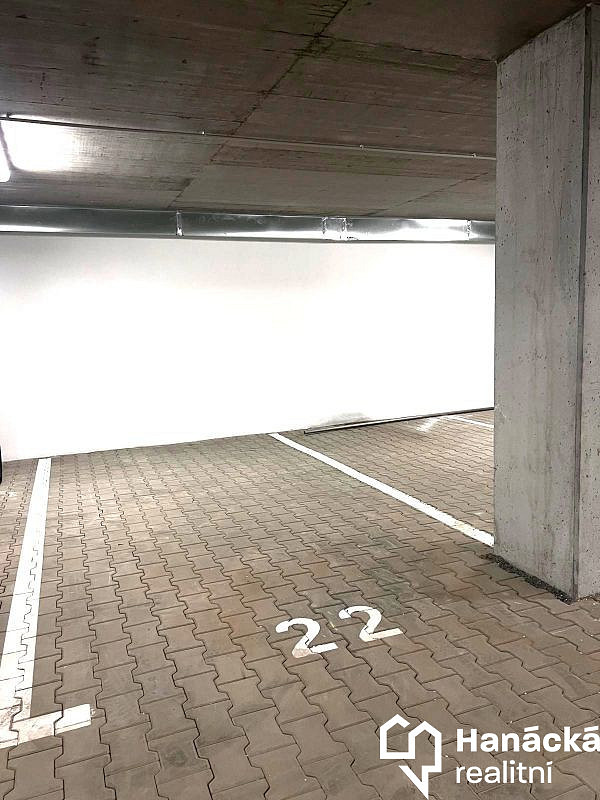 Pronájem garážového stání v Olomouci, ul. Věry Pánkové – fotografie 2