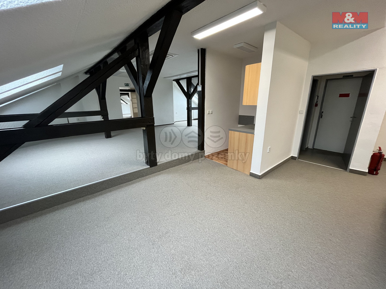 Pronájem kanceláře 122 m² — photo 3