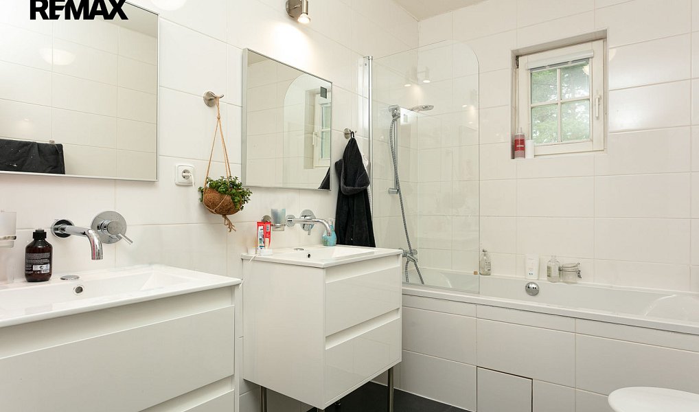 Pronájem domu 302 m² s pozemkem 737 m², Praha – náhled fotky 16