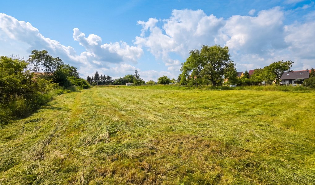 Prodej stavebního pozemku 2 602 m², Liběšice – náhled fotky 2