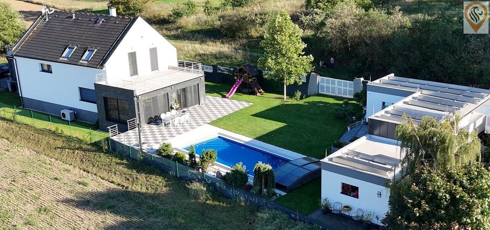 Prodej domu 256 m² s pozemkem 1 327 m²