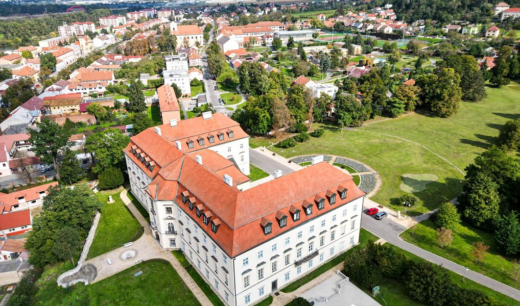 Prodej barokního zámku s rozlehlým parkem, Napajedla – náhled fotky 2