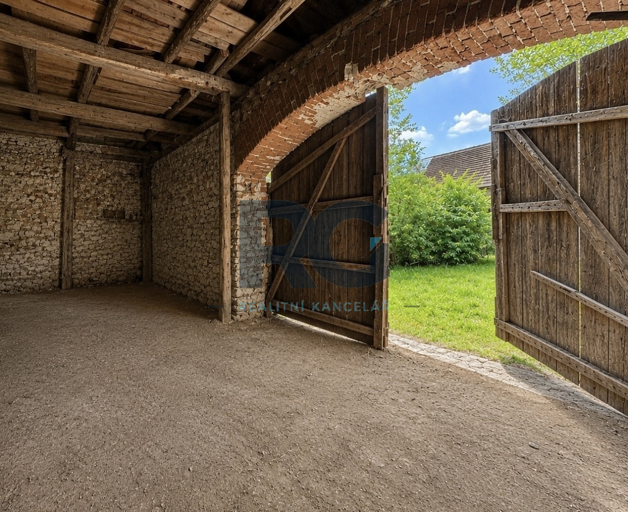 Prodej stavebního pozemku 712 m² — photo 2