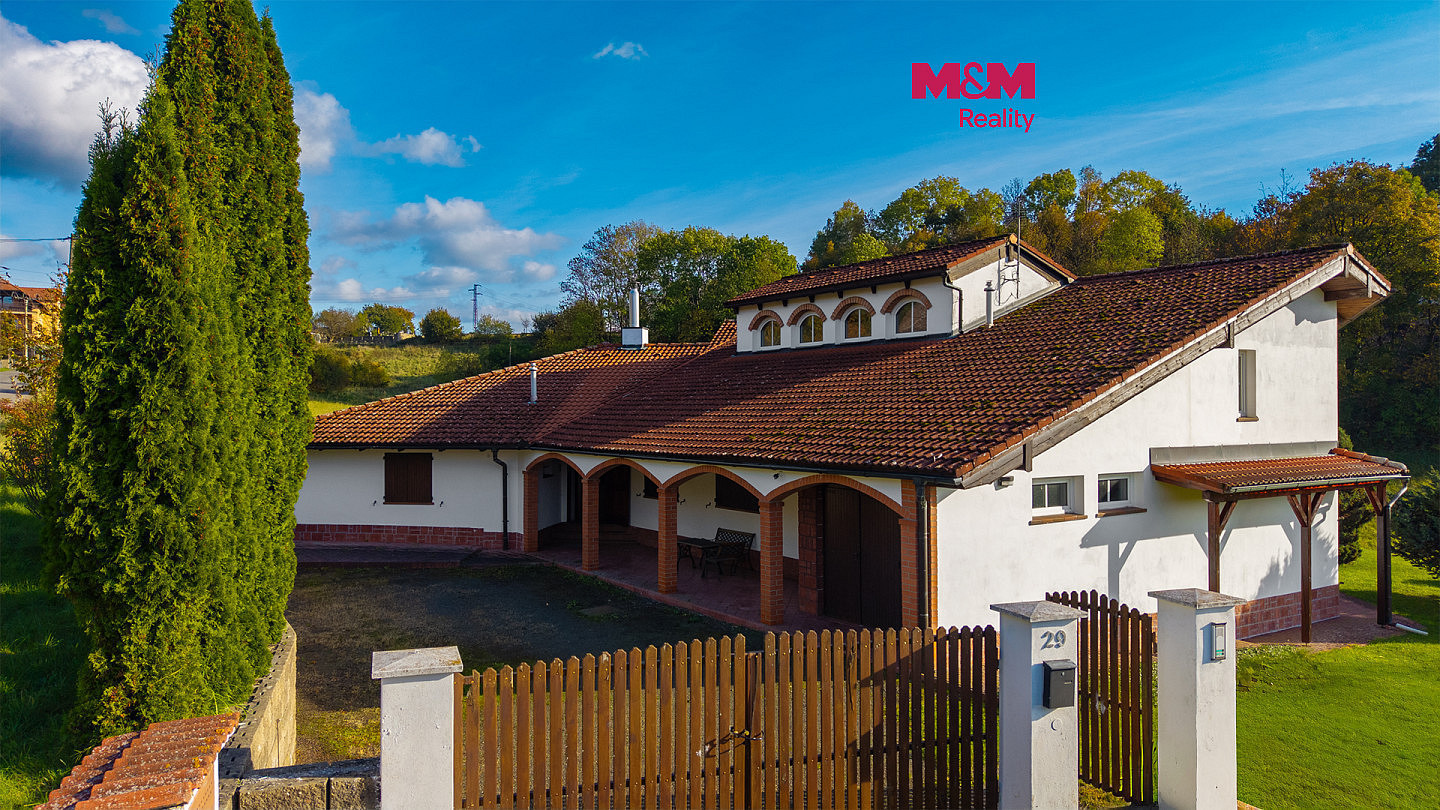 Prodej domu 387 m² s pozemkem 9 938 m²