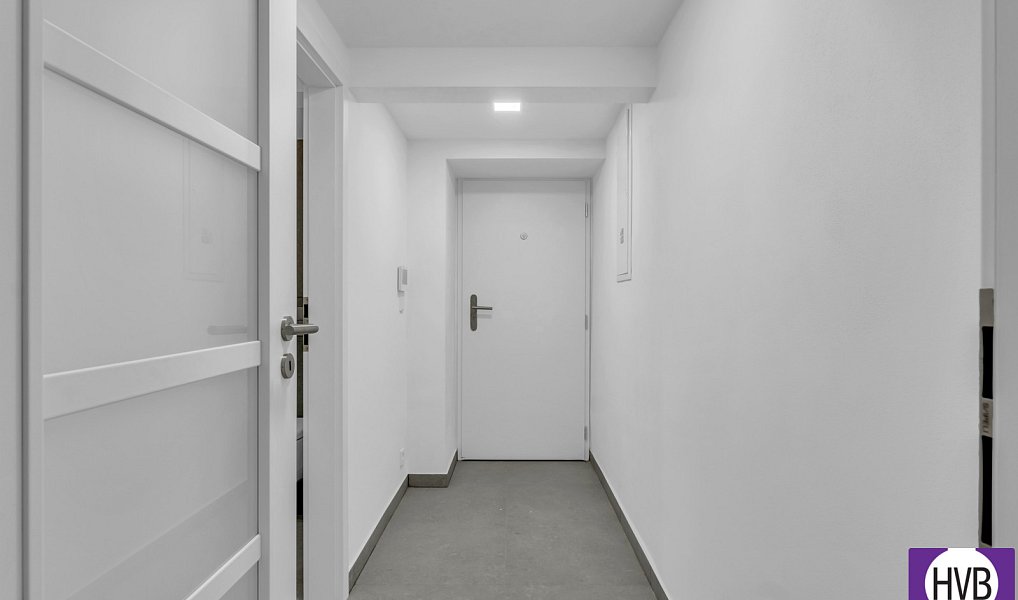 Prodej bytu 1+kk 37 m², Praha – náhled fotky 10