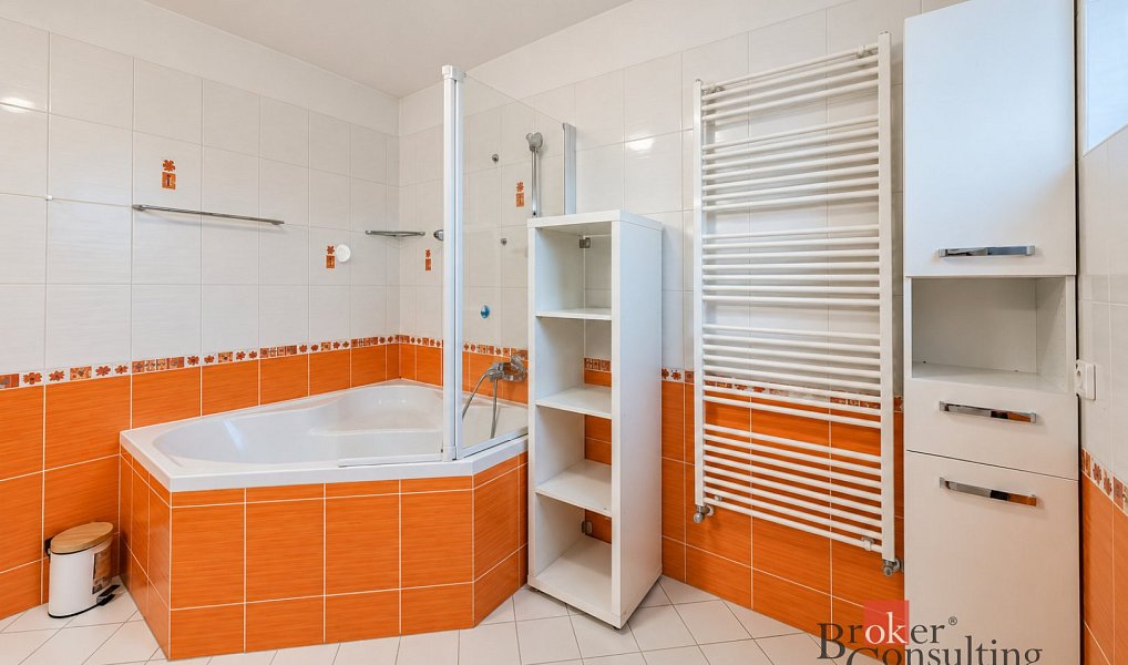 Prodej domu 150 m² s pozemkem 66 m², Hradec Králové – náhled fotky 9