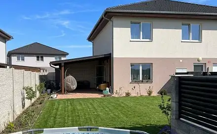 Prodej bytu 3+kk 79 m², Polerady, okres Praha-východ