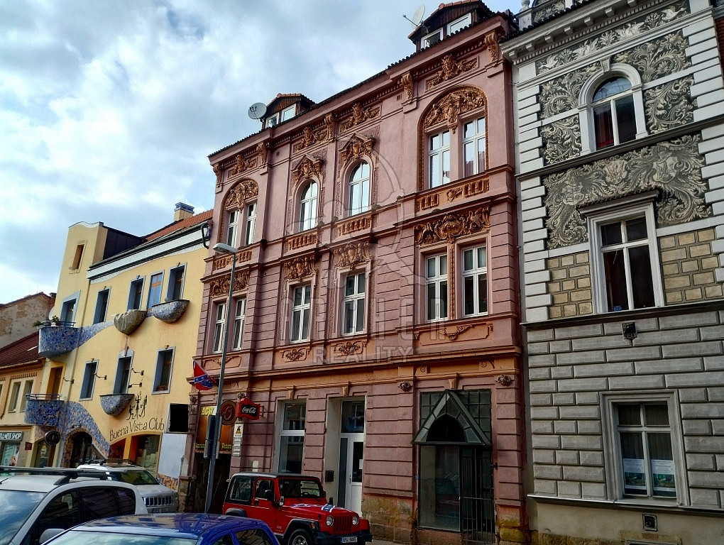 Prodej nájemního domu, činžáku 1 271 m²